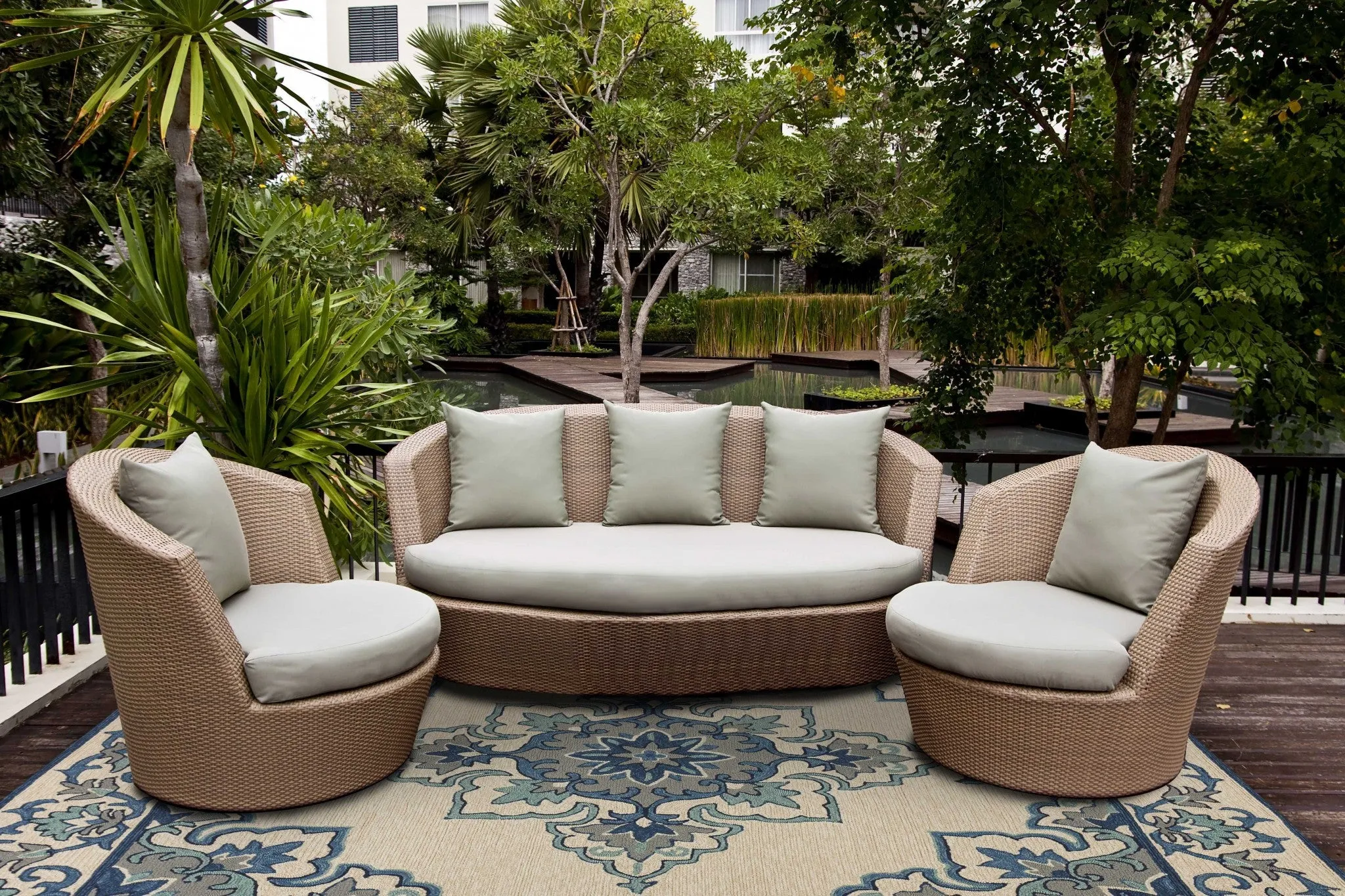 2'x3' Ivory Blue Hand Hooked Floral Medallion Indoor Outdoor Accent Rug