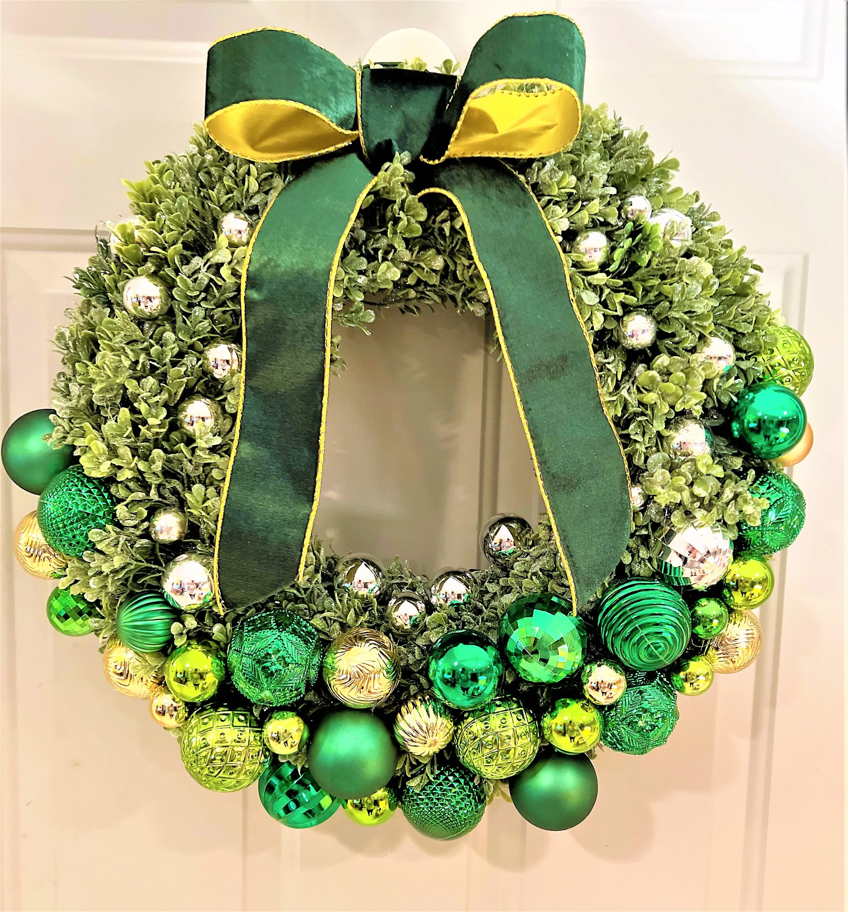 Christmas Classic Wreath- Flocked wreath 20" Diameter X 5" deep