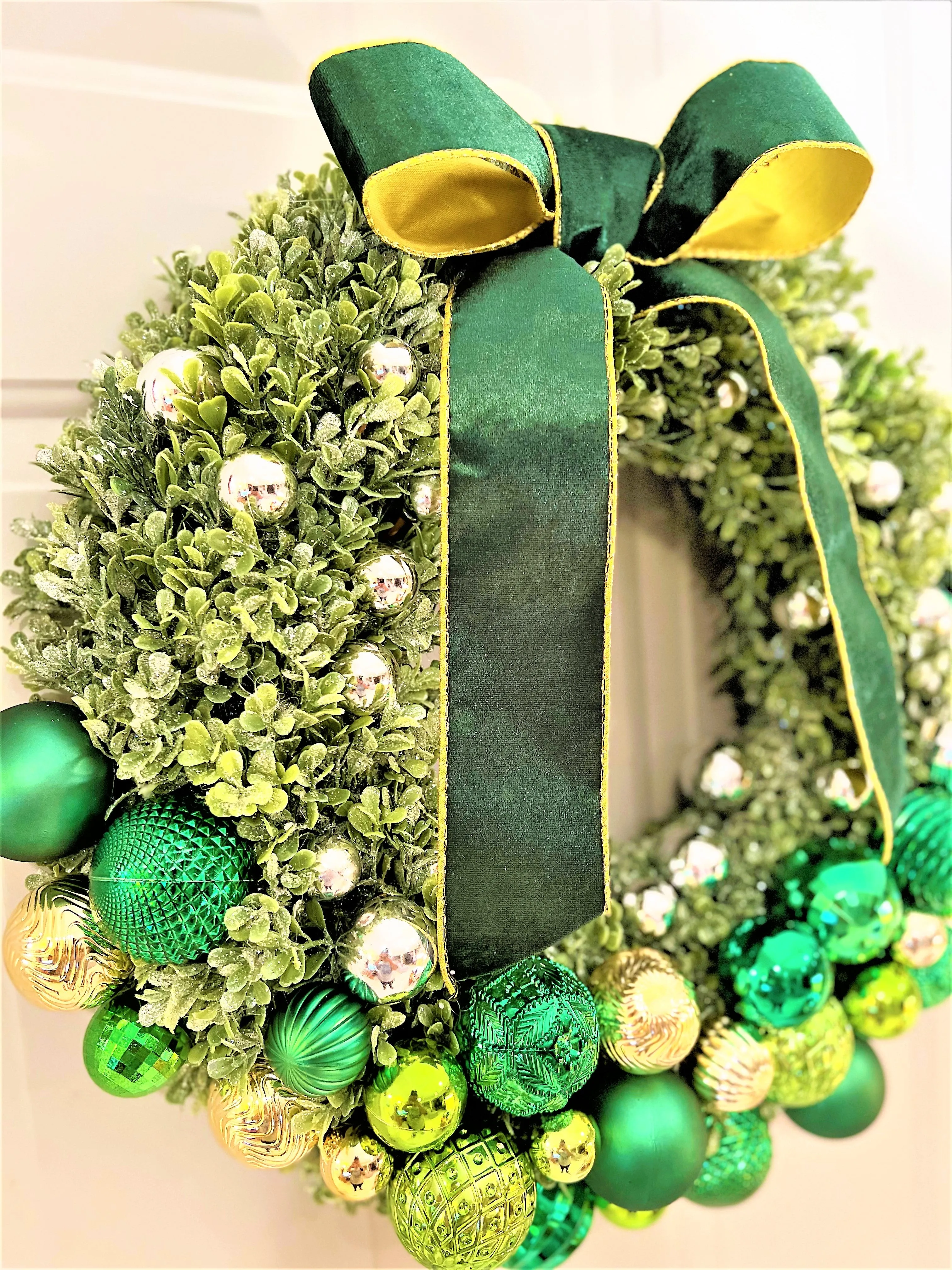 Christmas Classic Wreath- Flocked wreath 20" Diameter X 5" deep
