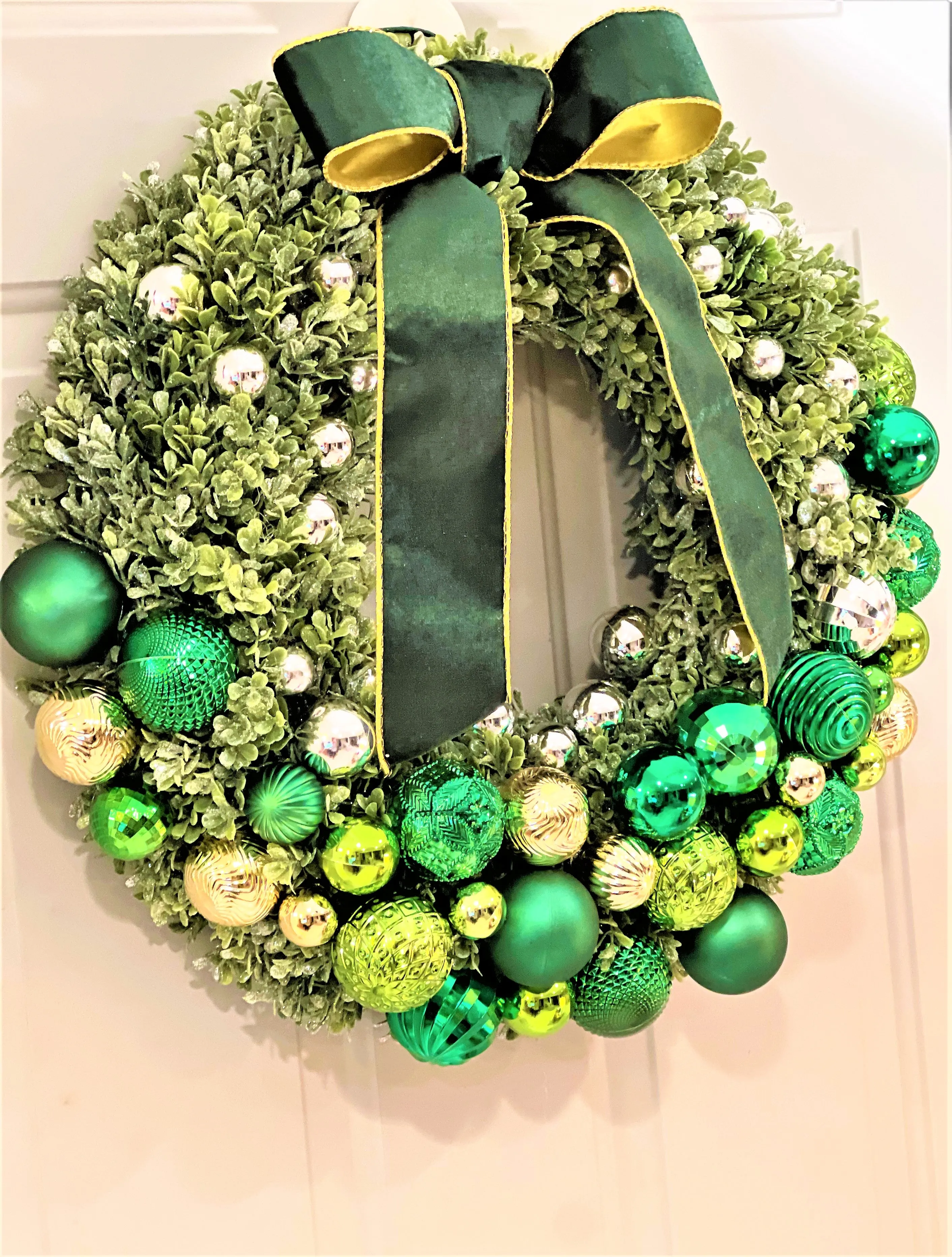 Christmas Classic Wreath- Flocked wreath 20" Diameter X 5" deep