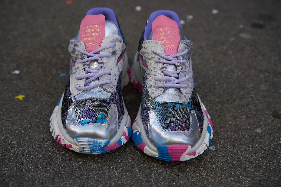 CLJD Sneaker med lilla paljetter og rosa og blå såle