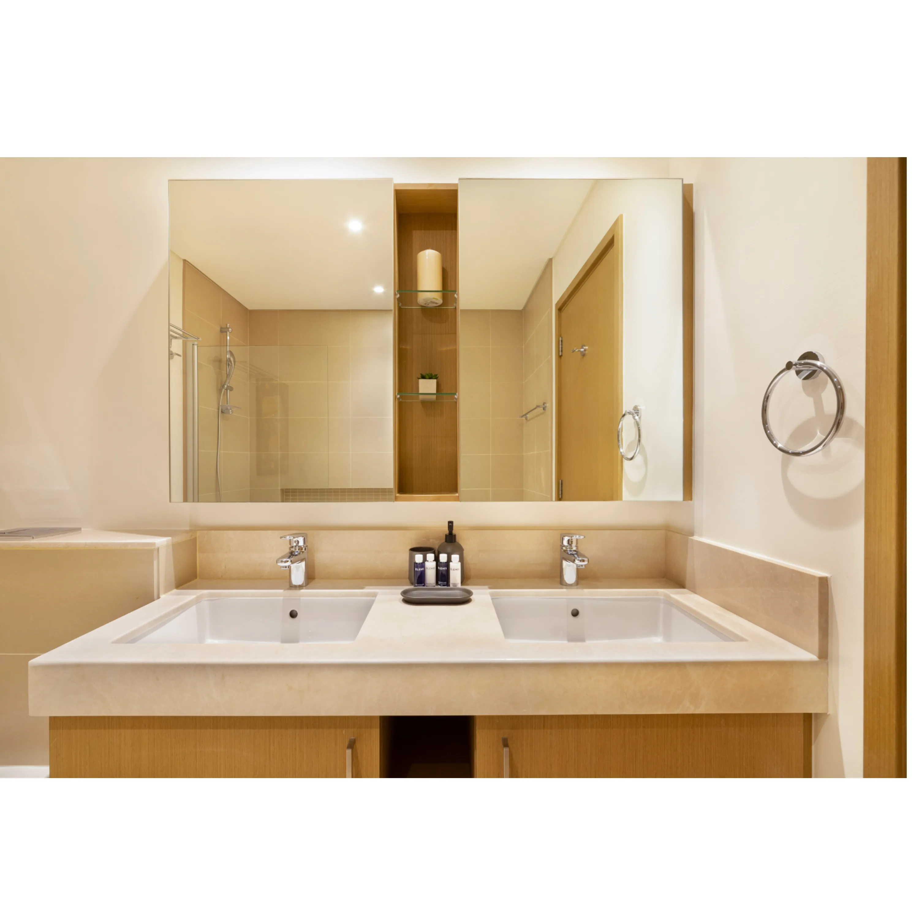 High-Class Apt in Dubai Marina w/ Full Sea Views