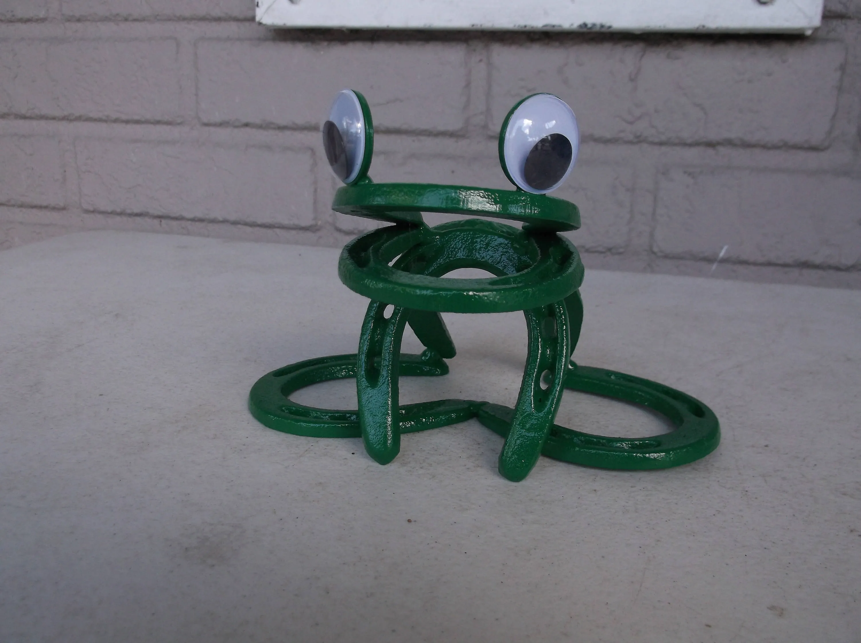 Horseshoe Frog, Garden Metal Art, Cute Baby Toad, Yard