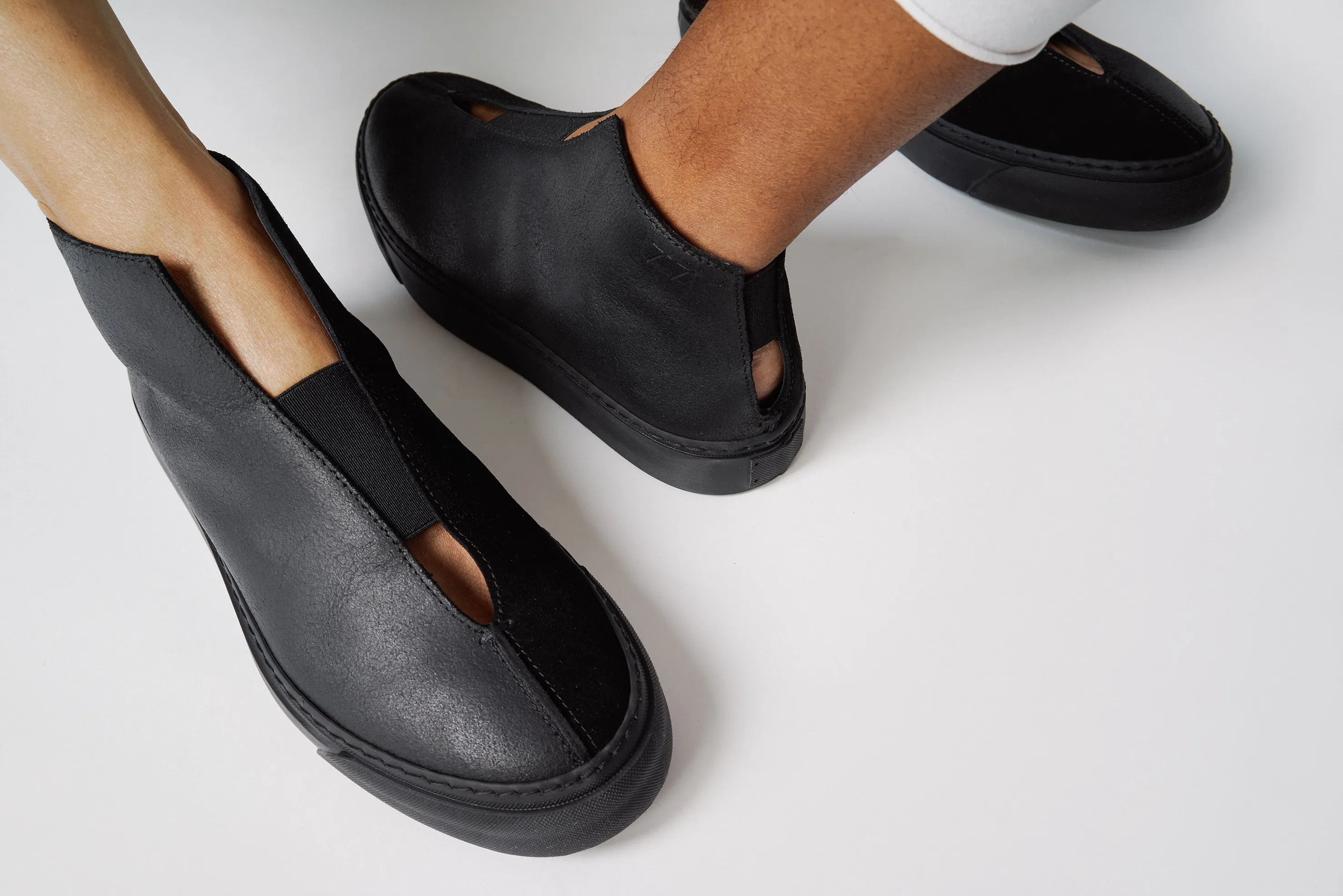K3 / ALL BLACK / UNISEX LEATHER SNEAKER