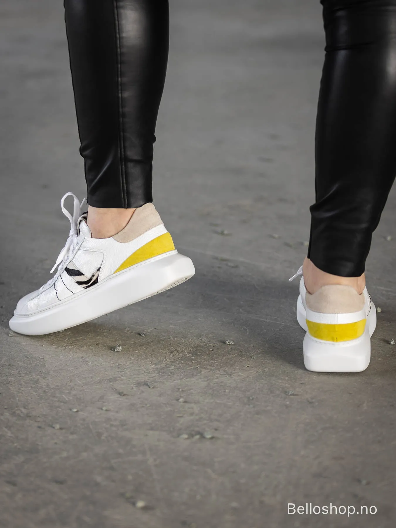 Laura Bellariva Hvit sneaker i lakk med gul og zebra