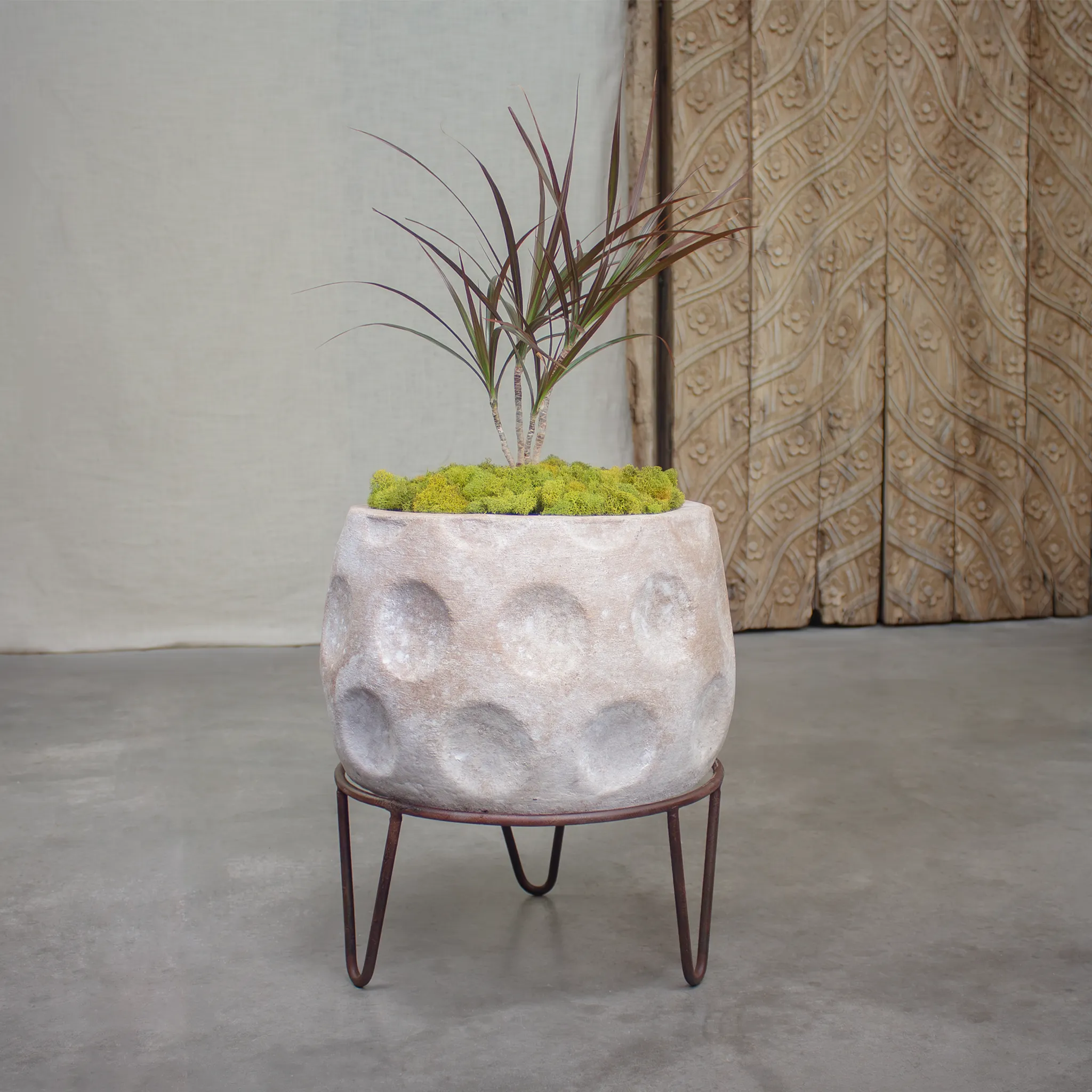 Luna Planter, Terracotta pot with stand.