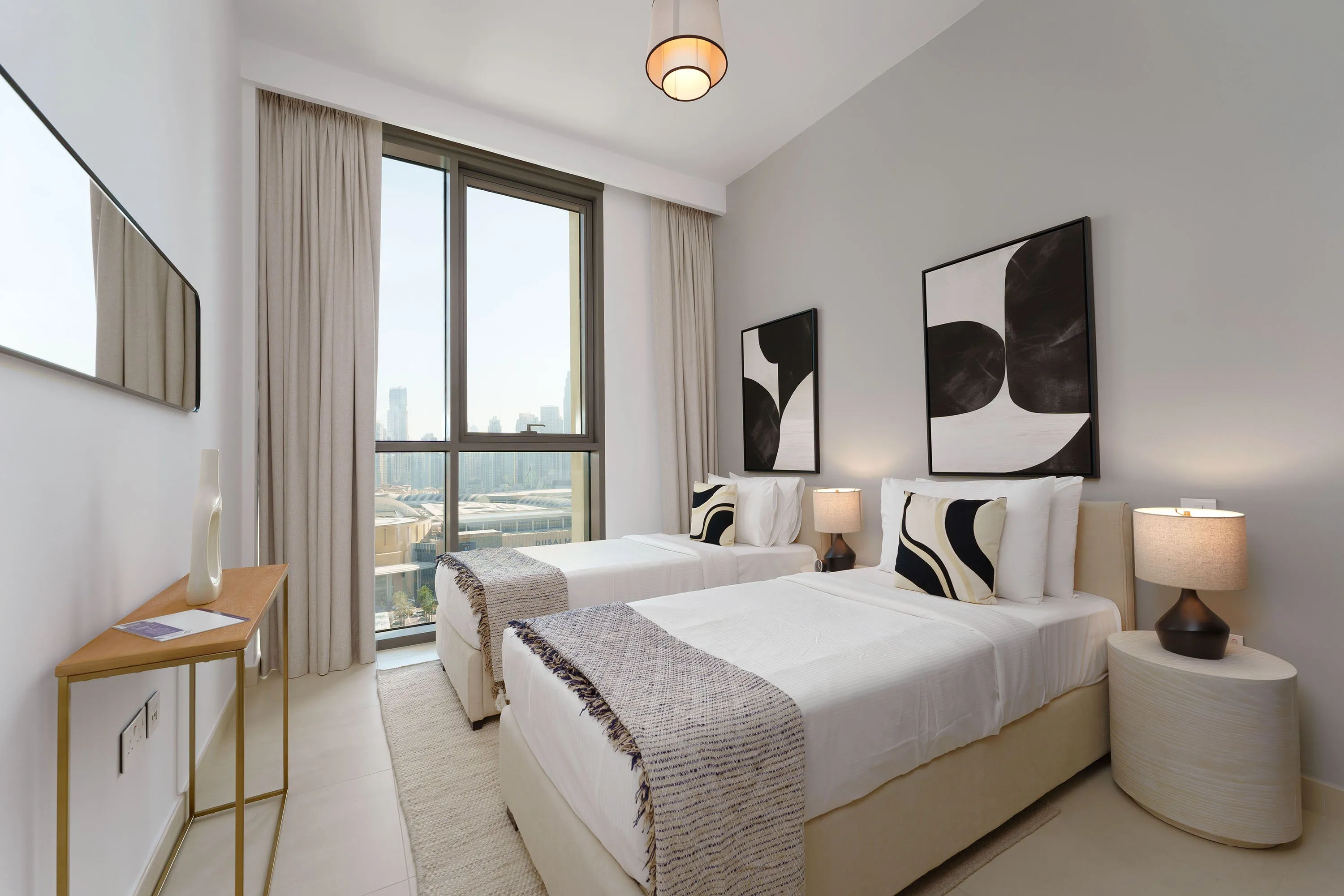 Luxury Apt w/ Burj Khalifa Vw & Direct Mall Access