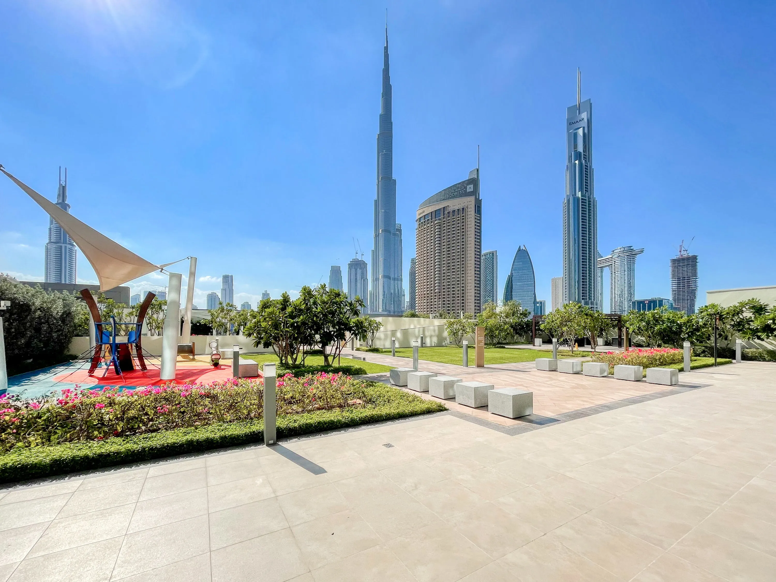 Luxury Apt w/ Burj Khalifa Vw & Direct Mall Access