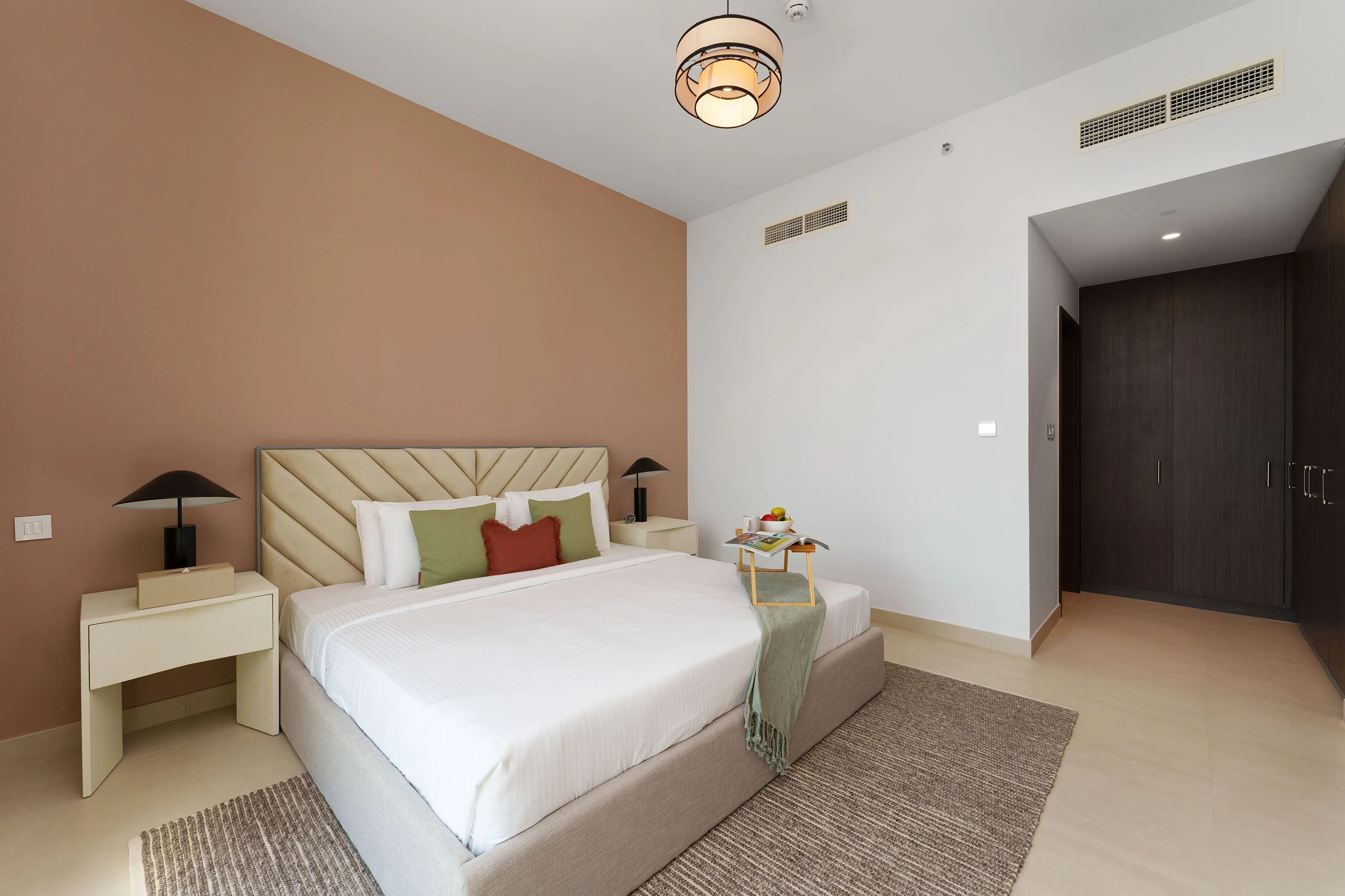 Luxury Apt w/ Burj Khalifa Vw & Direct Mall Access
