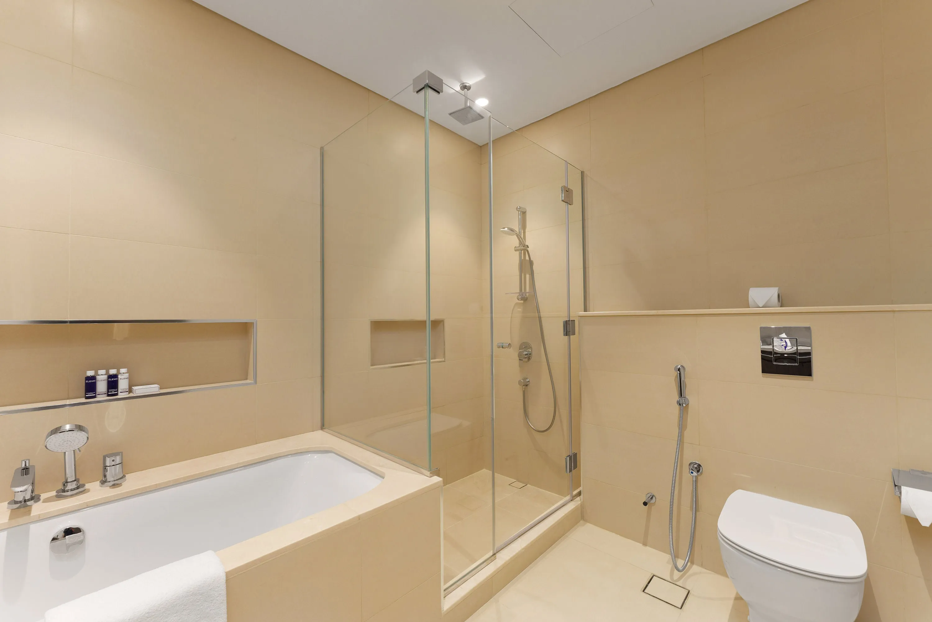 Luxury Apt w/ Burj Khalifa Vw & Direct Mall Access