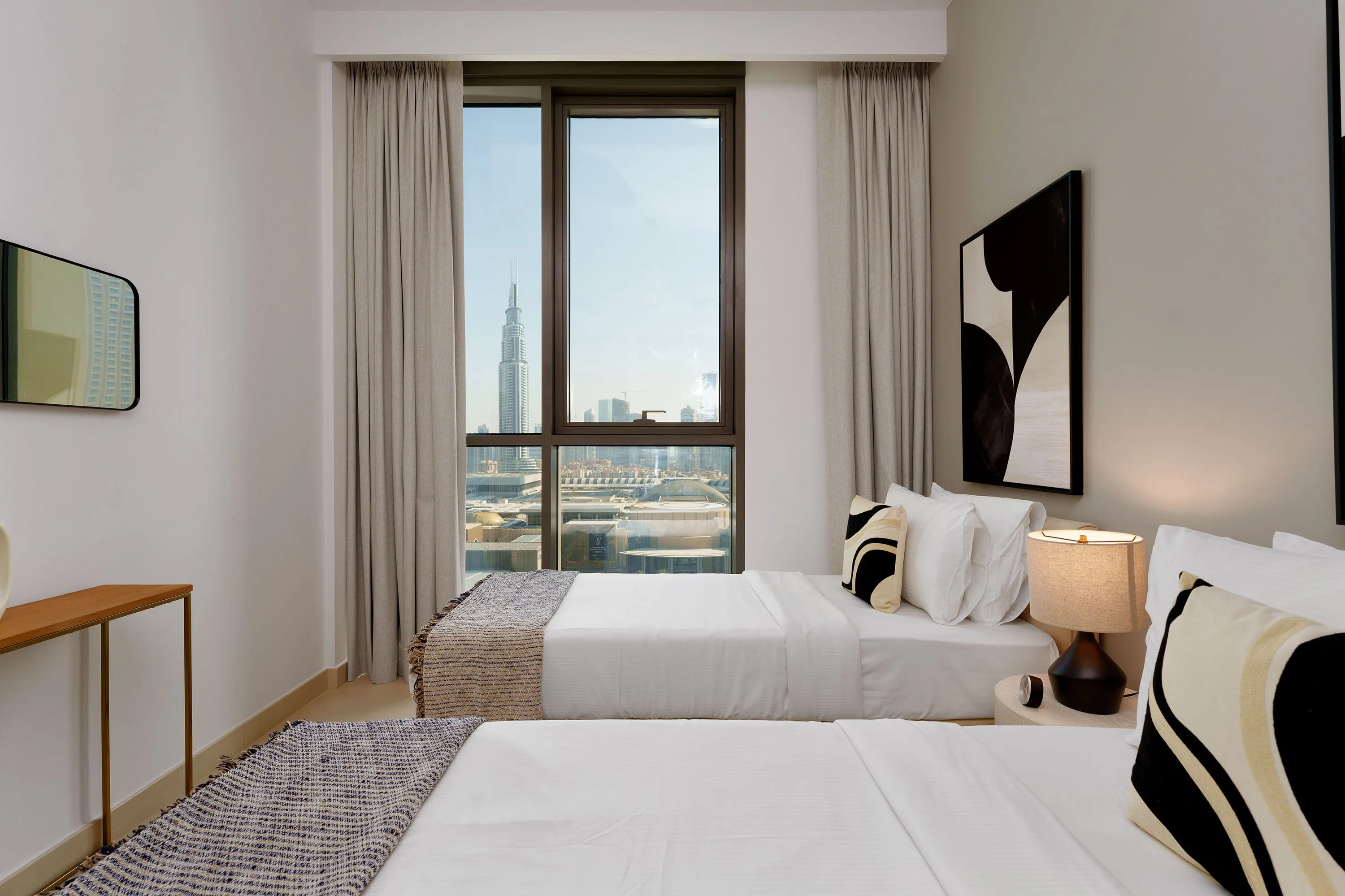 Luxury Apt w/ Burj Khalifa Vw & Direct Mall Access