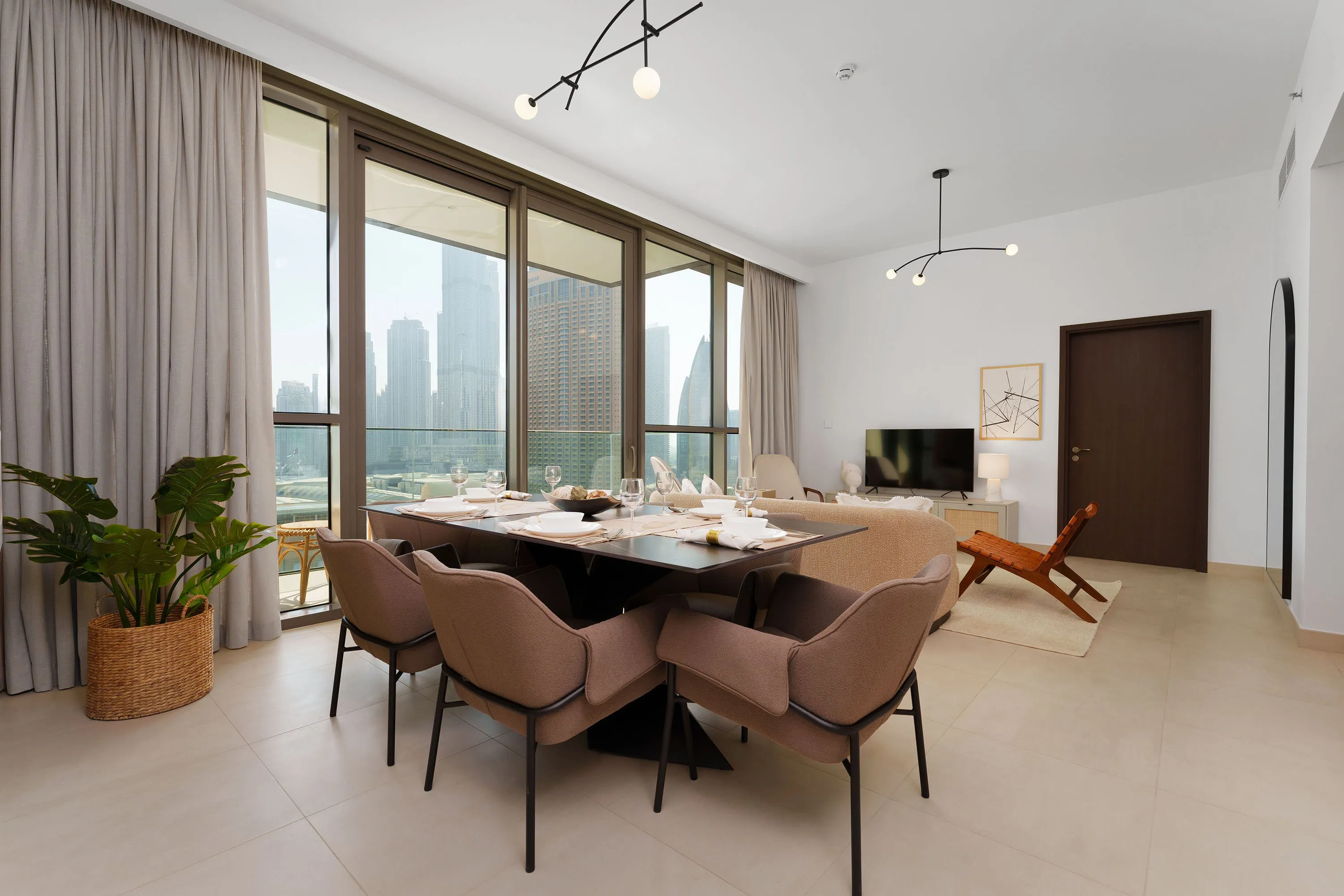 Luxury Apt w/ Burj Khalifa Vw & Direct Mall Access