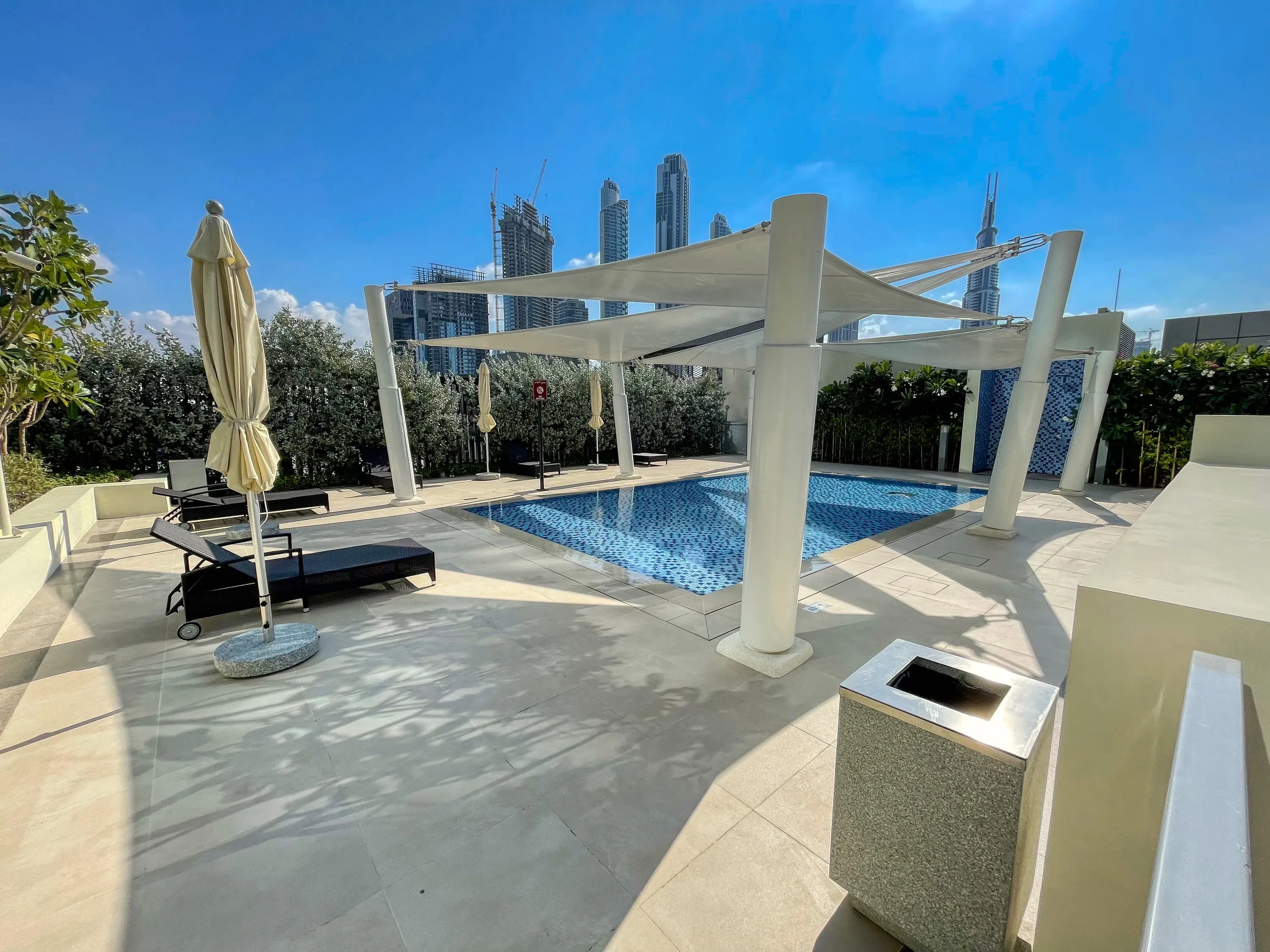 Luxury Apt w/ Burj Khalifa Vw & Direct Mall Access