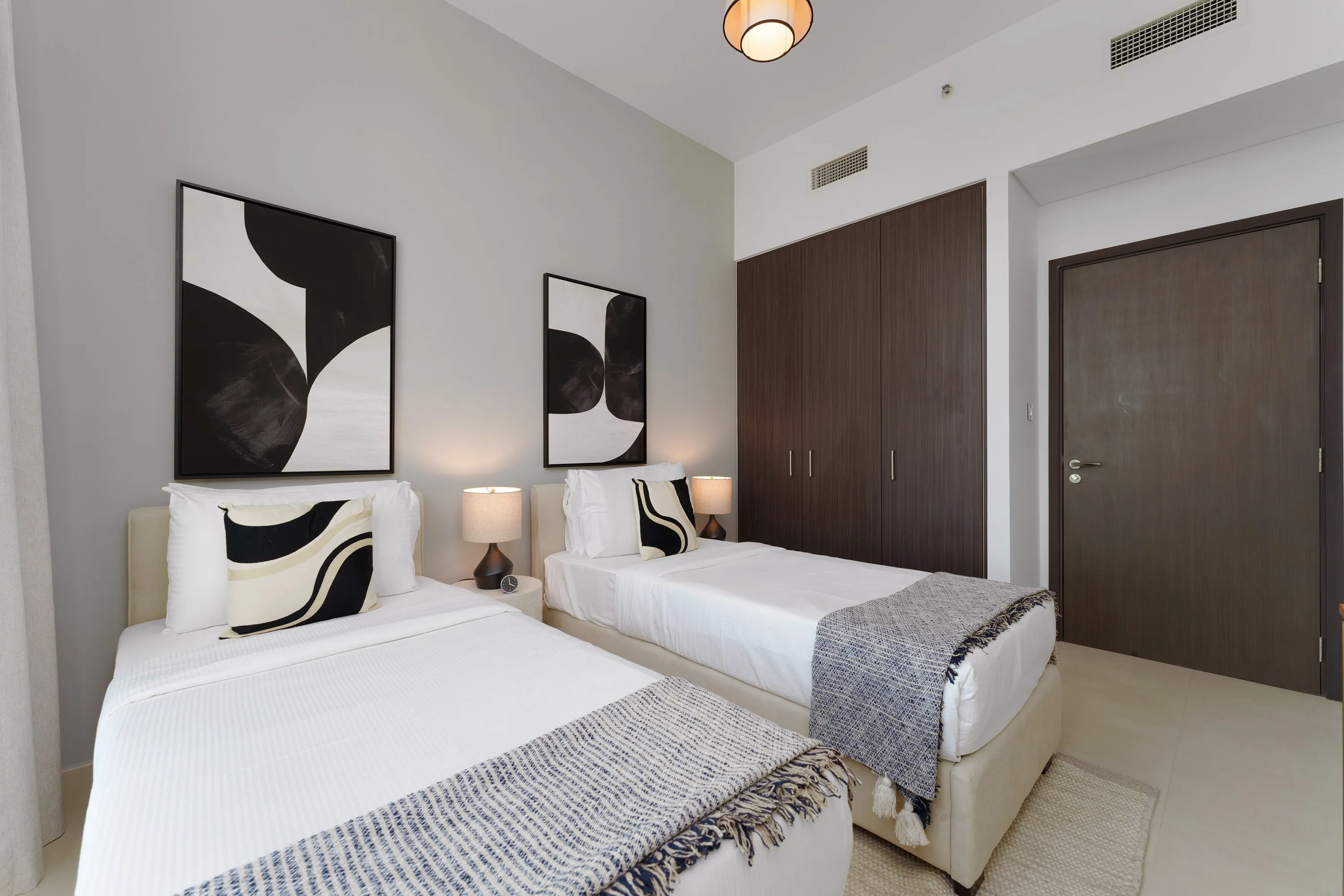 Luxury Apt w/ Burj Khalifa Vw & Direct Mall Access