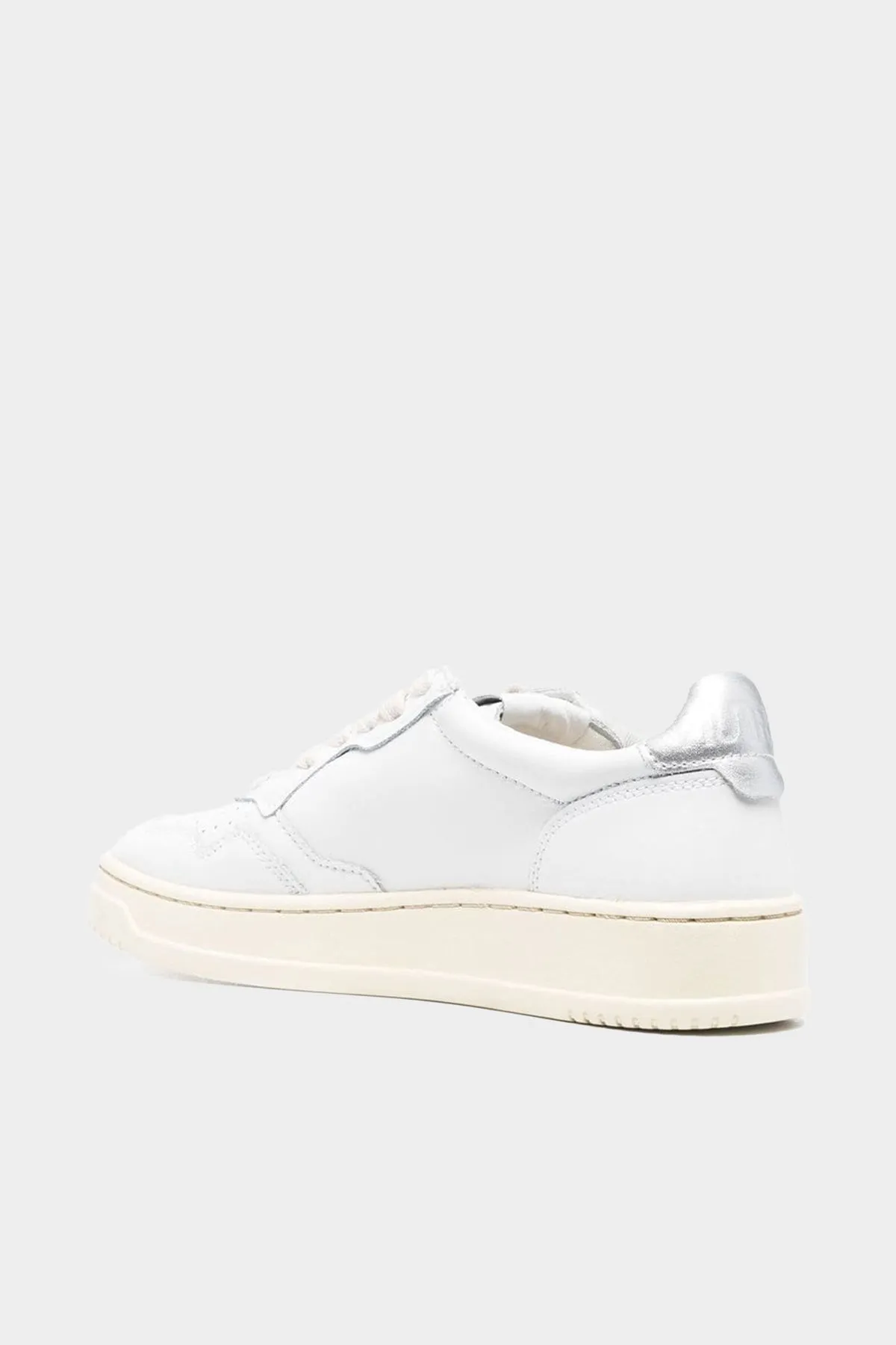 Medalist Low Leather Sneaker in White Silver