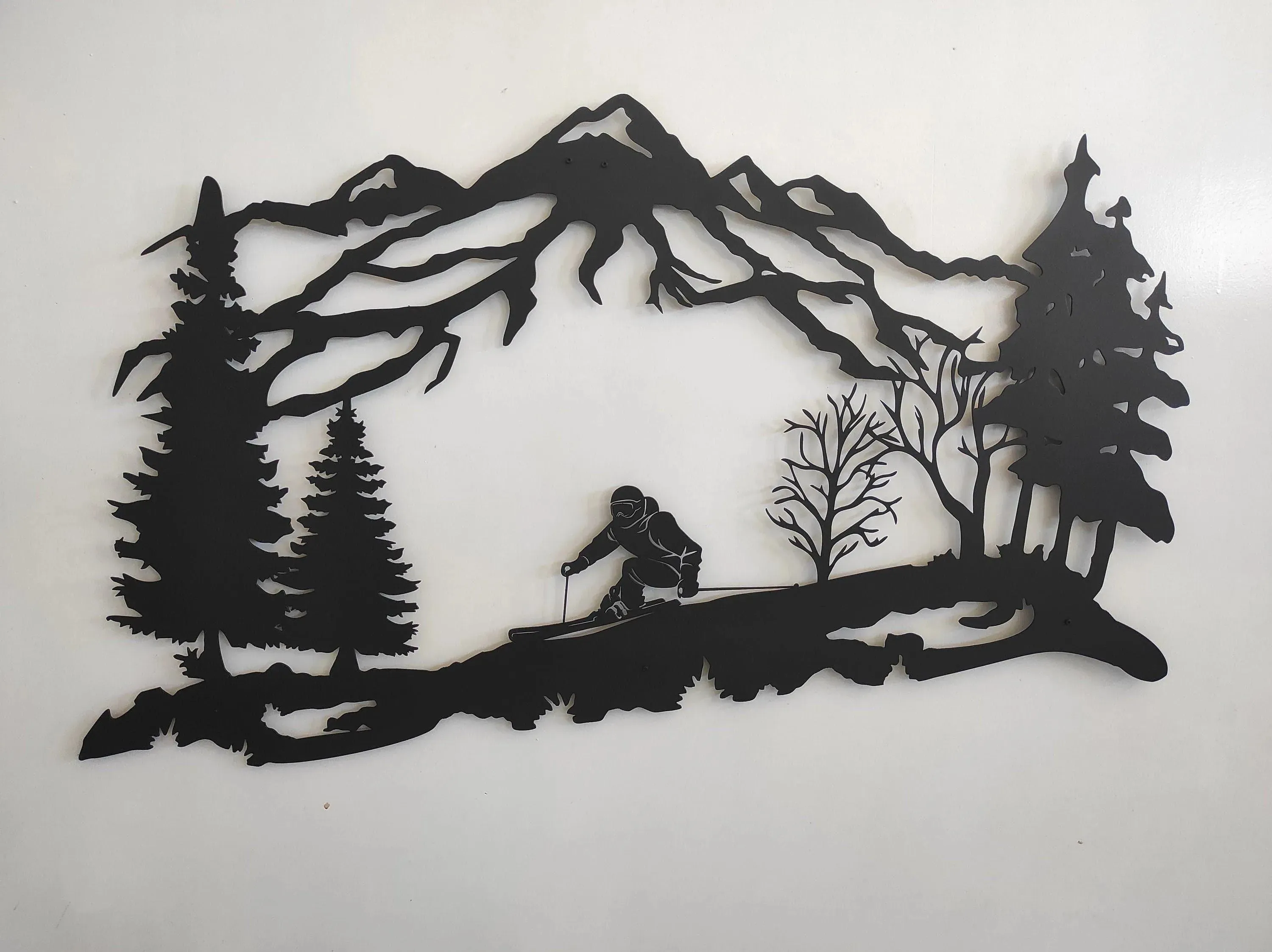 Metal Skier Metal Wall Hanging Decor