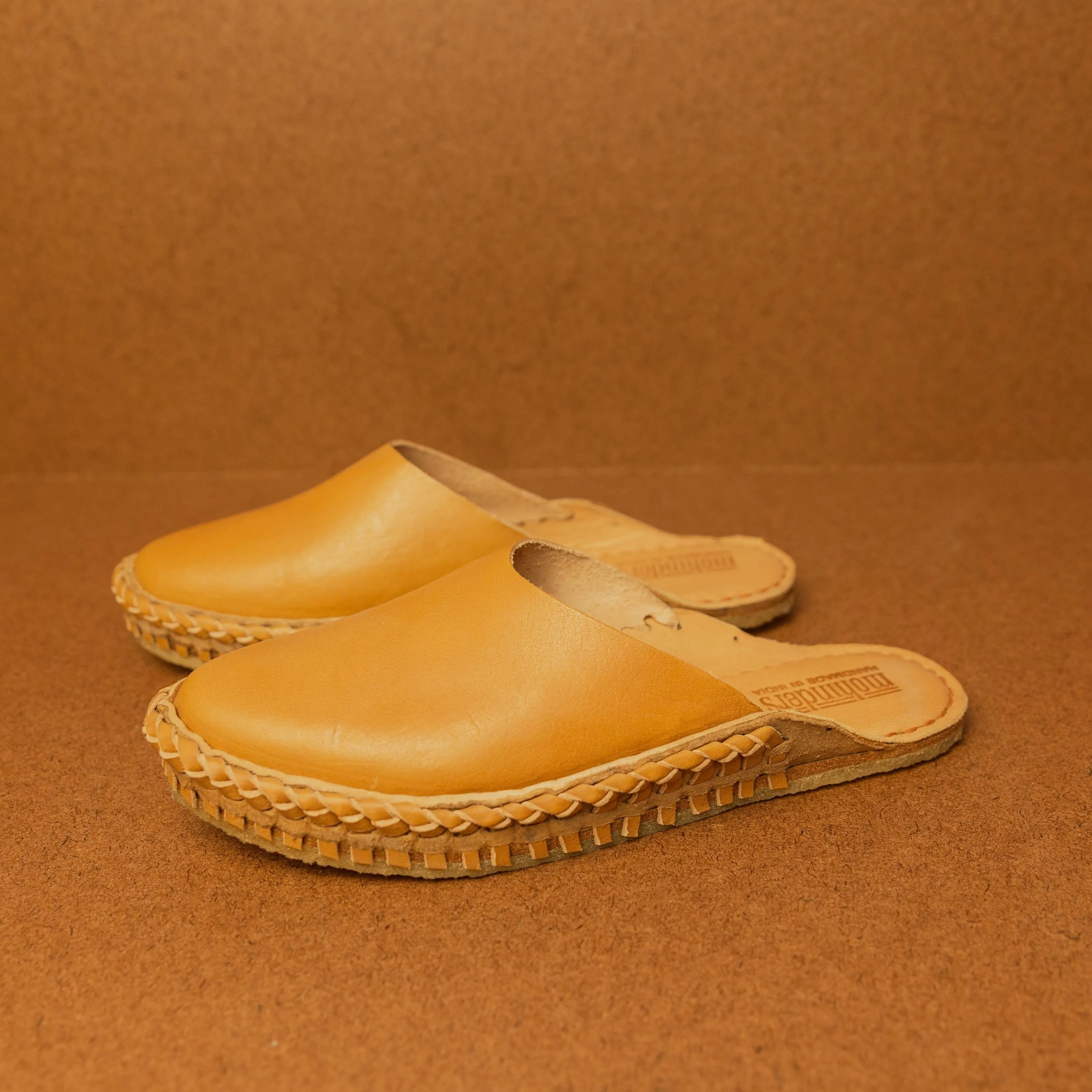 Mohinders Women's Heritage Solid Slides in Honey