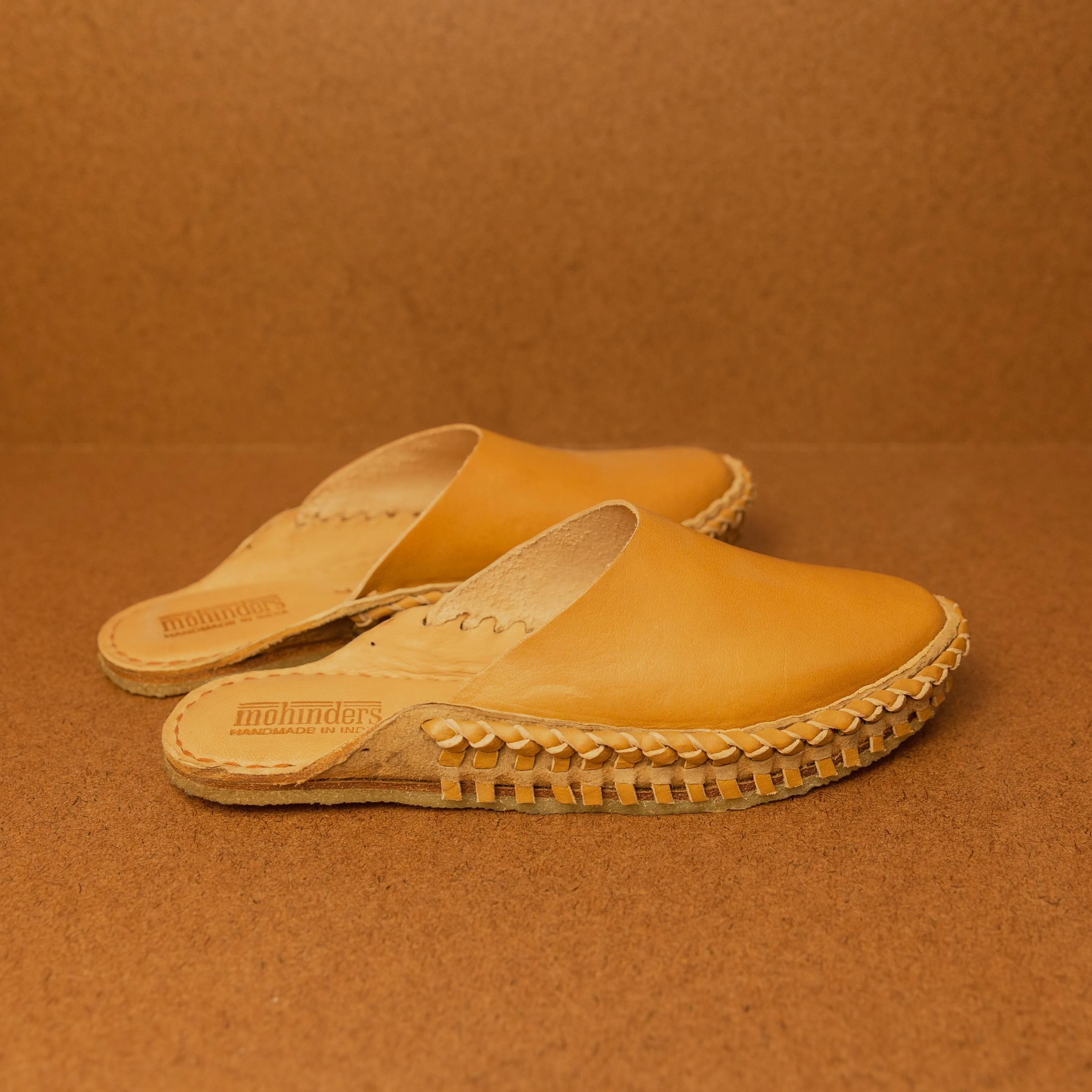 Mohinders Women's Heritage Solid Slides in Honey