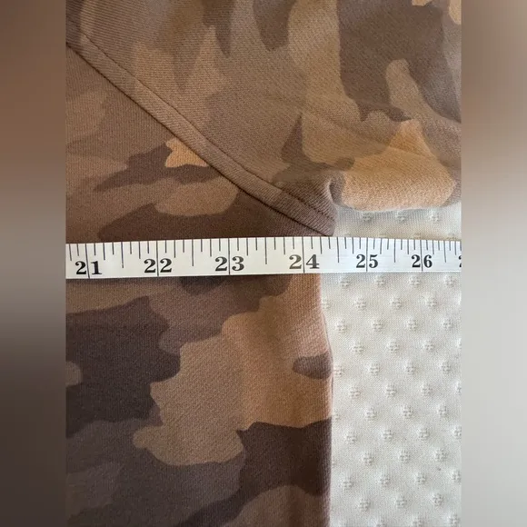 NWOT Lululemon Scuba Crew Heritage 365 Camo Beige Multi
