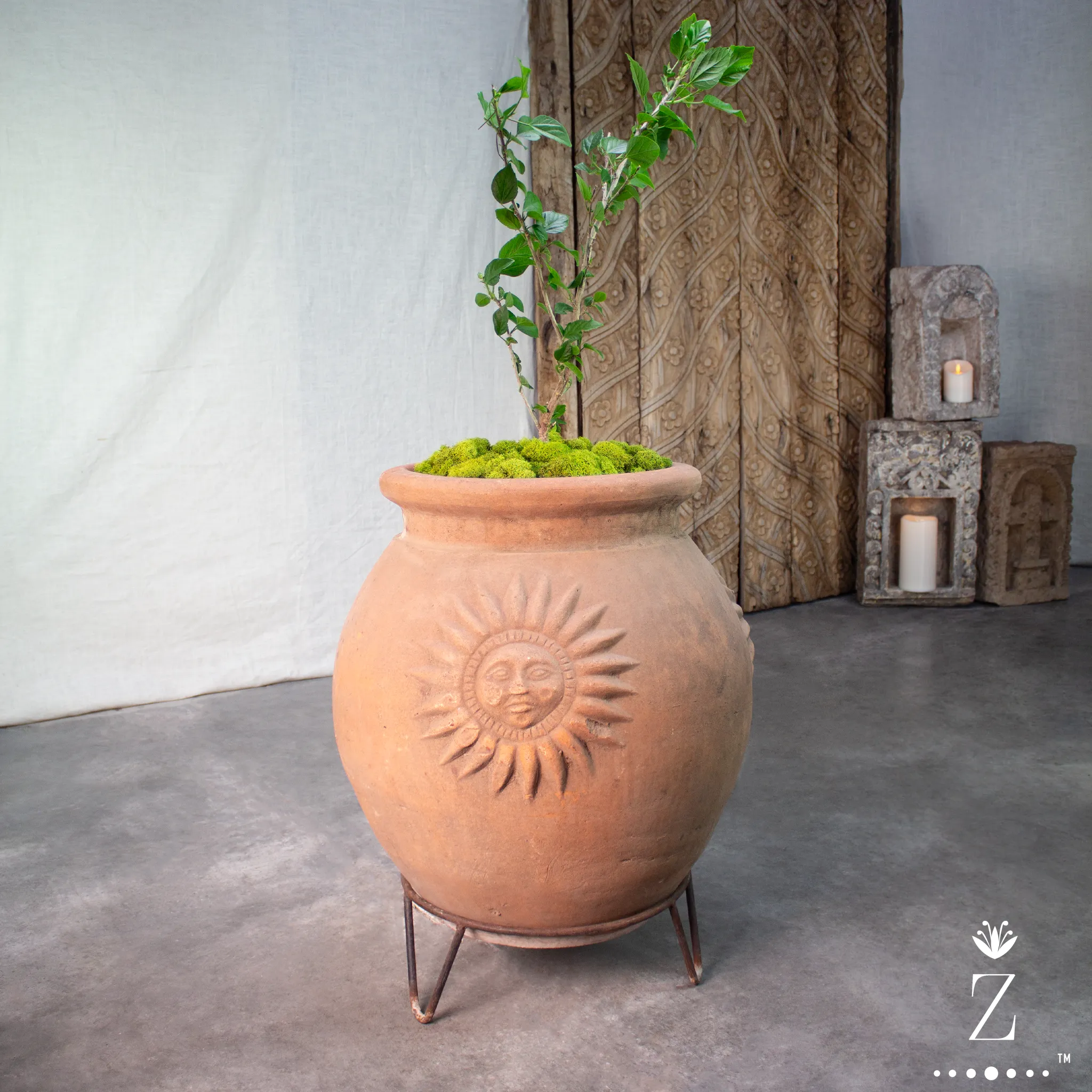 Sol Planter with Iron Stand. Vintage Terracotta pot.