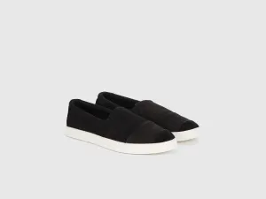 Textured Pattern Slip-On Casual Sneakers