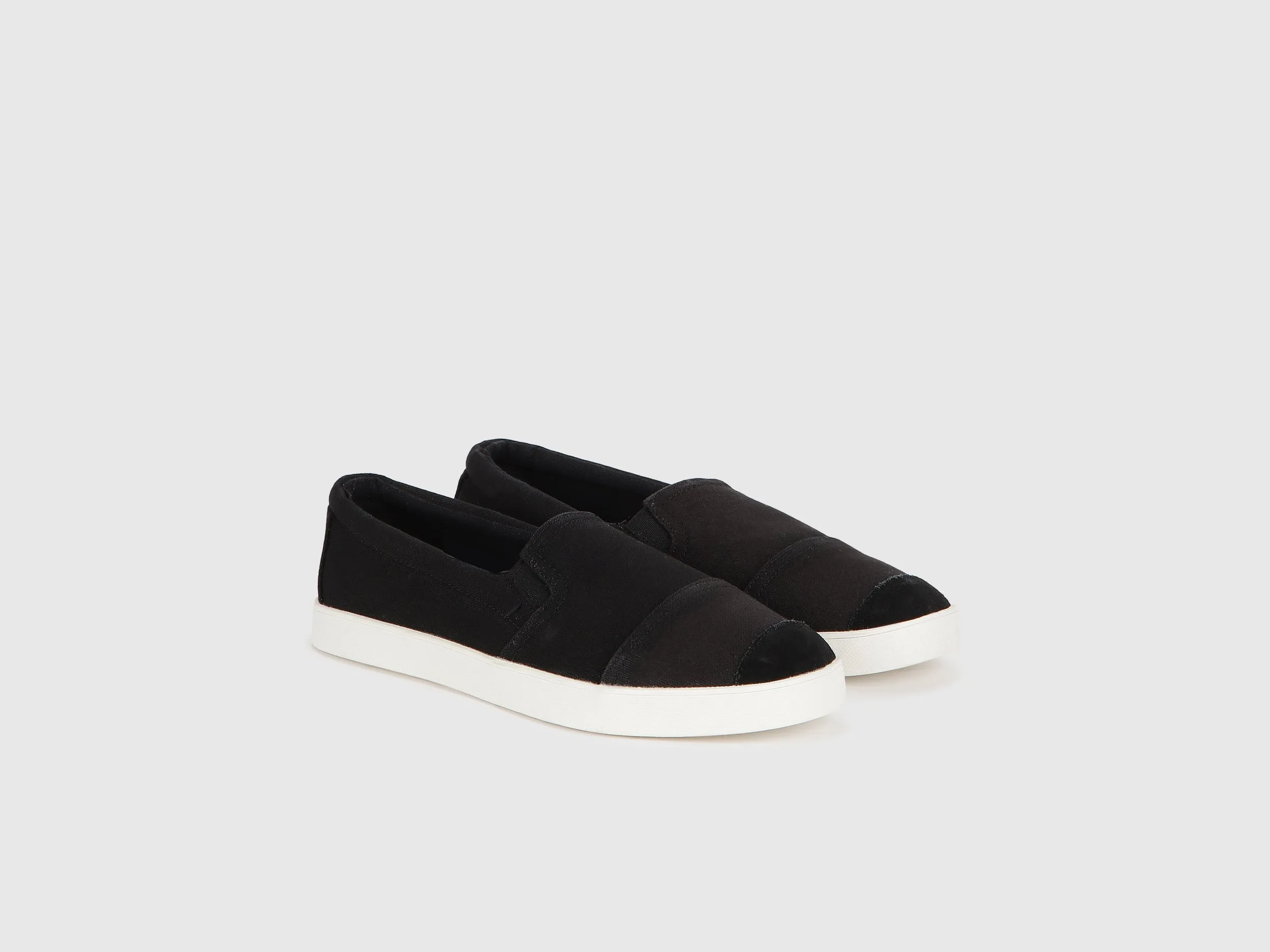 Textured Pattern Slip-On Casual Sneakers
