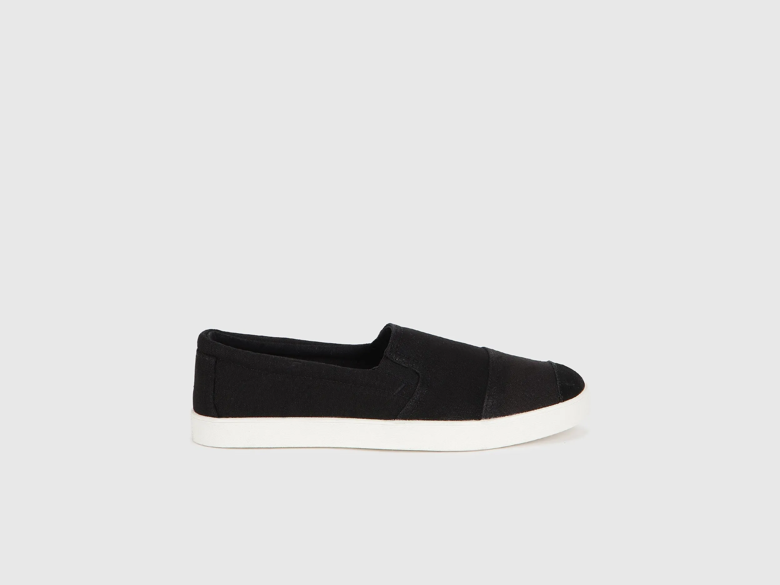 Textured Pattern Slip-On Casual Sneakers