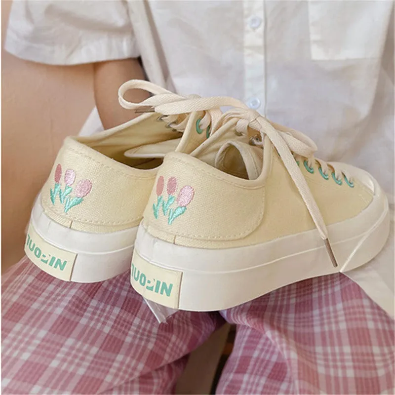 TULIP FLOWER EMBROIDERED CANVAS SHOES UB2627