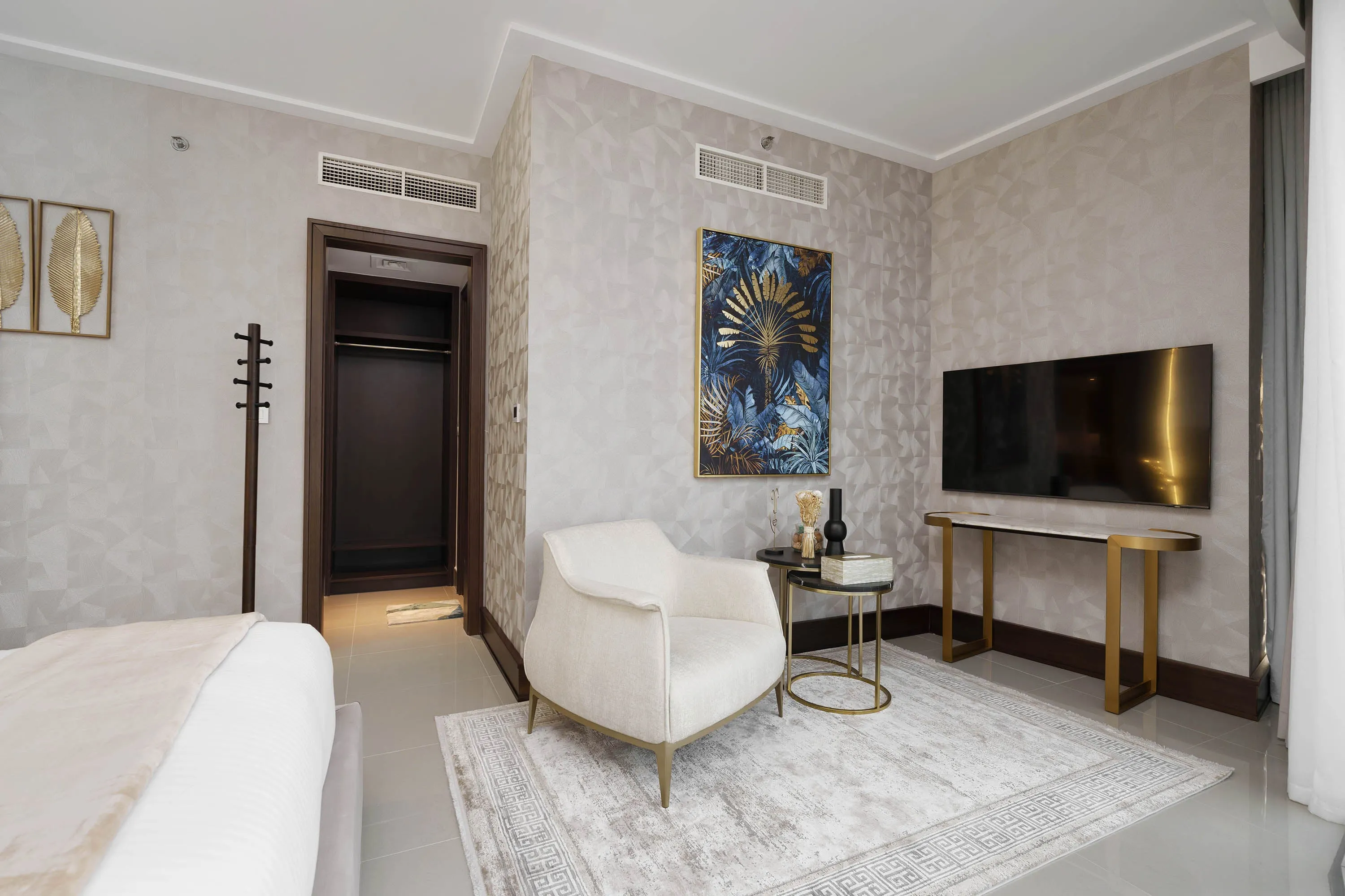 Ultra Chic High-Floor Apt w/ Direct Burj Khalifa & Fountains Views