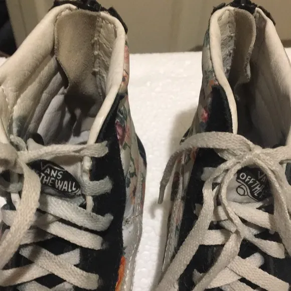 Vans girls lace up/zipper hi tops Floral suede canvas sneakers Size 2 black pink