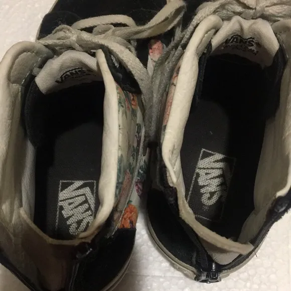 Vans girls lace up/zipper hi tops Floral suede canvas sneakers Size 2 black pink