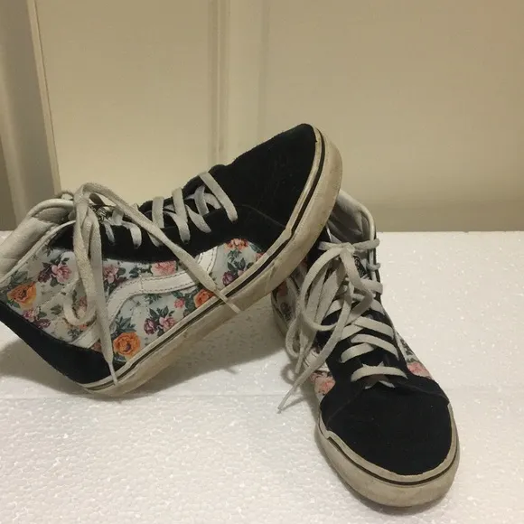 Vans girls lace up/zipper hi tops Floral suede canvas sneakers Size 2 black pink