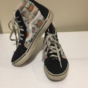 Vans girls lace up/zipper hi tops Floral suede canvas sneakers Size 2 black pink