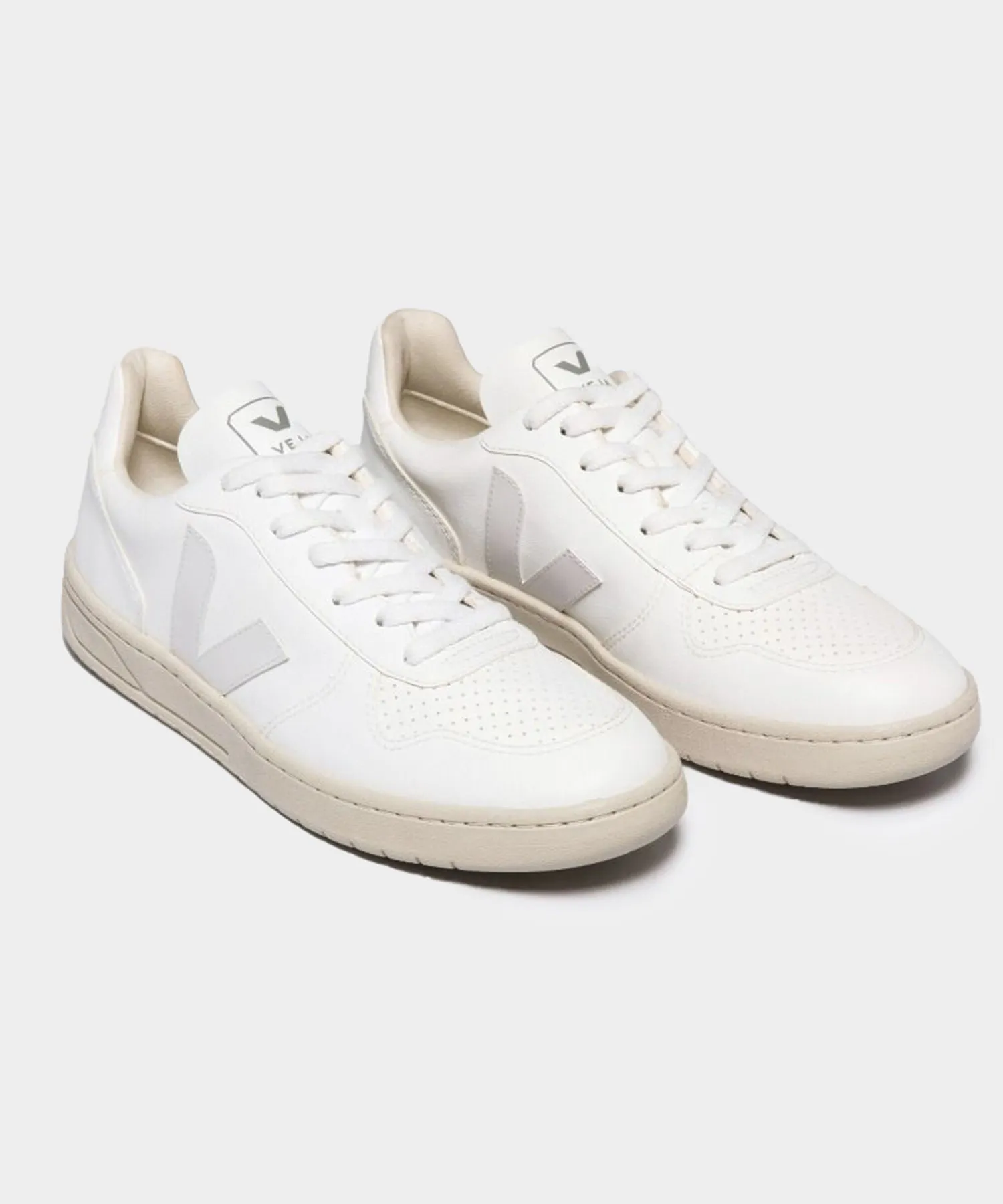 Veja V-10 CWL in Full White