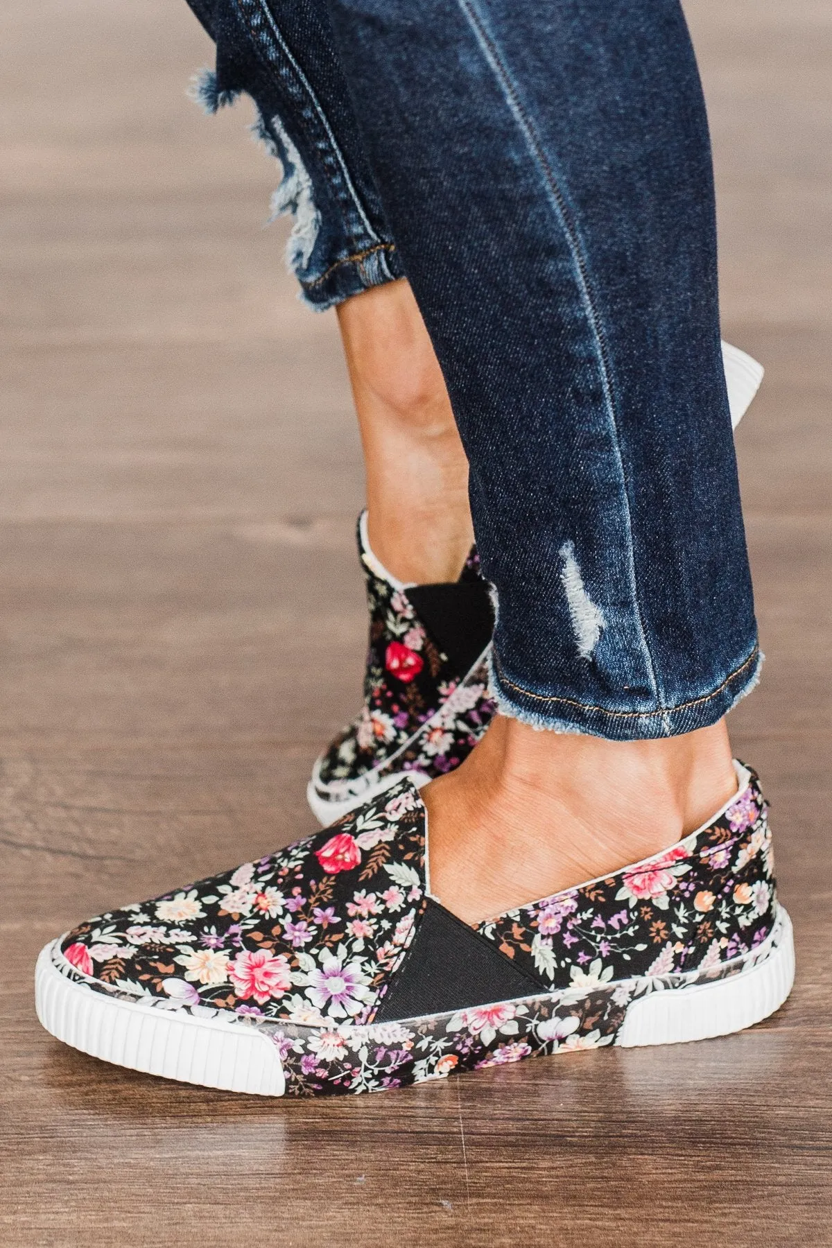 Very G Roxanne Sneakers- Black