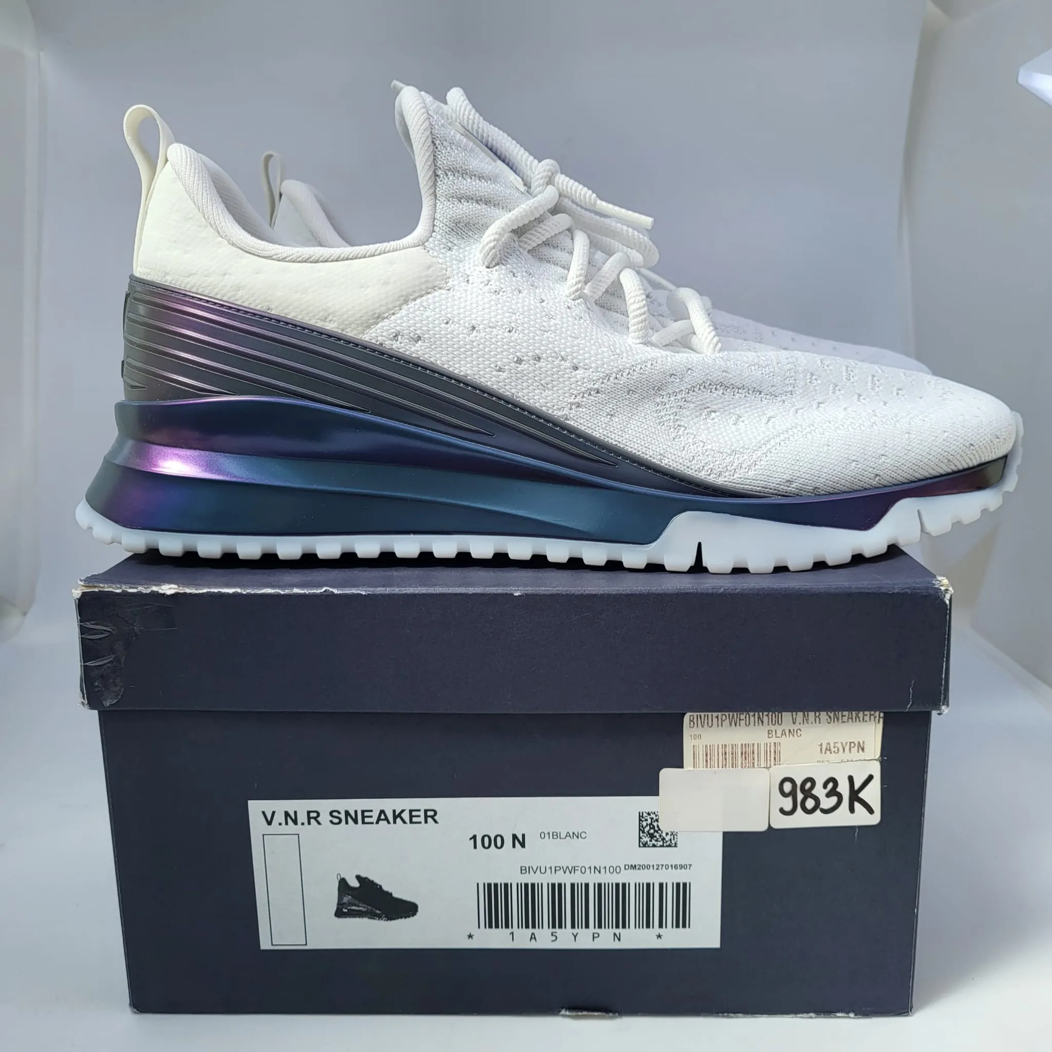 V.N.R. Sneaker