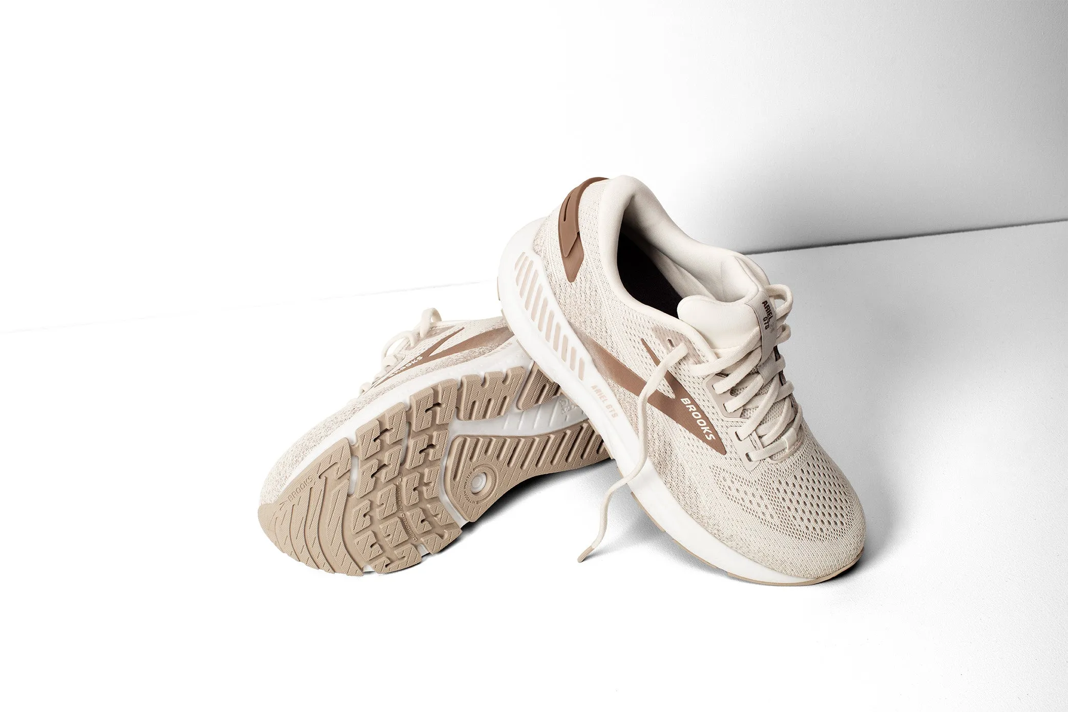 WOMEN'S BROOKS ARIEL GTS 24 WIDE 1204141D135 COLOR:  COCONUT/CHATEAU/PORTABELLA